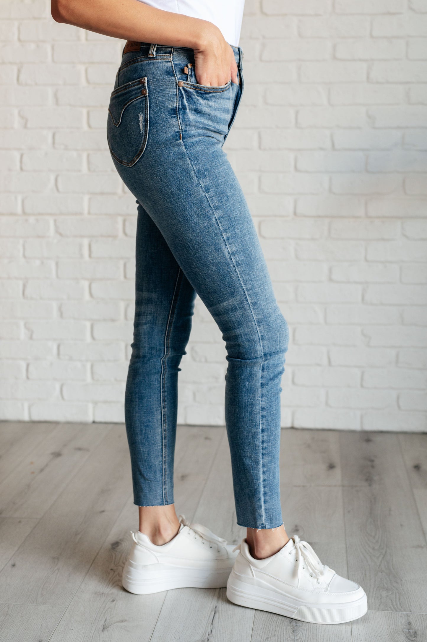 Nicole Tummy Control Skinny Jeans in Vintage Wash