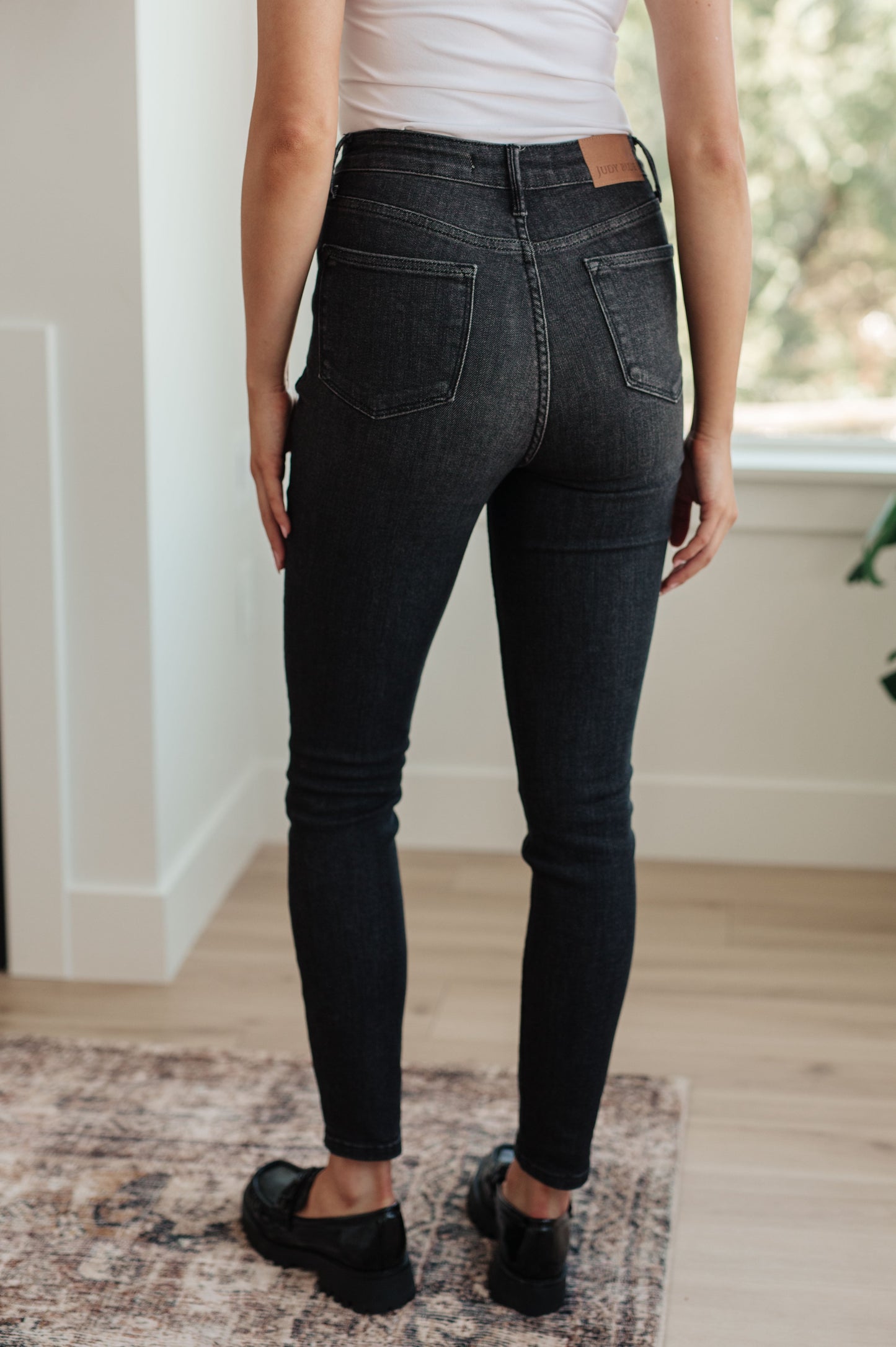 Octavia High Rise Control Top Skinny Judy Blue Jeans in Washed Black