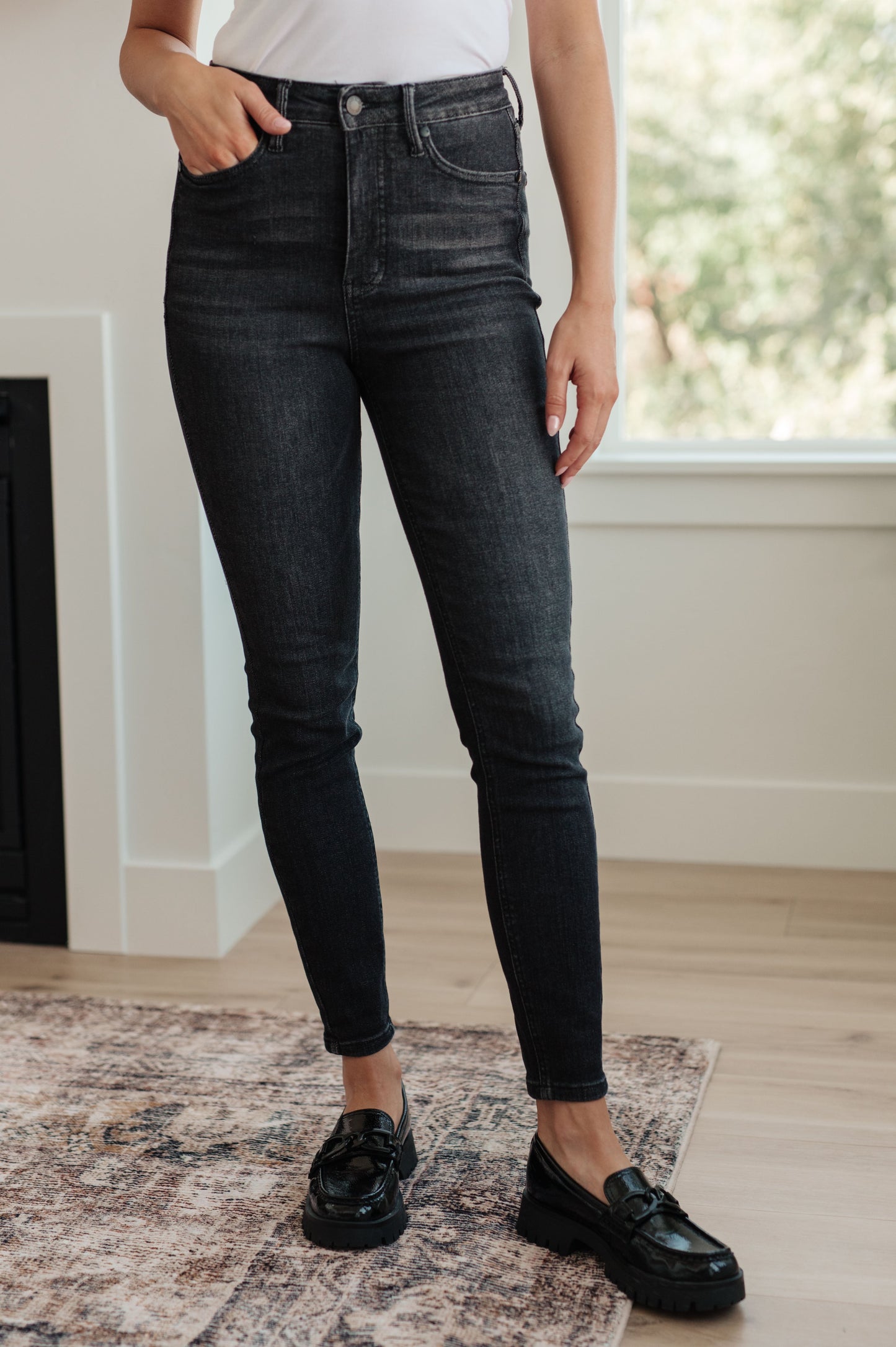 Octavia High Rise Control Top Skinny Judy Blue Jeans in Washed Black